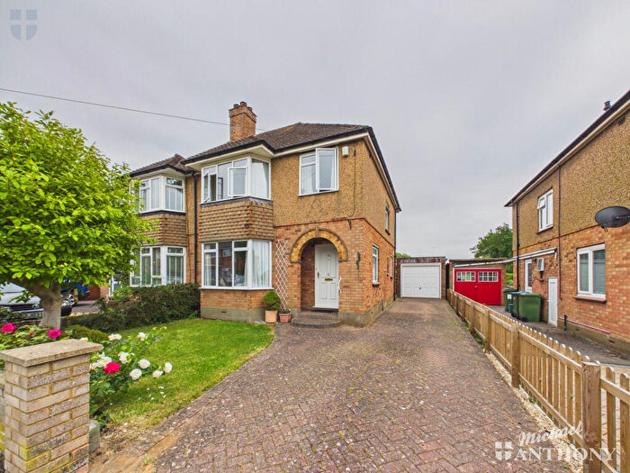 3 Bedroom Semi-Detached House For Sale In Brudenell Drive, Stoke Mandeville, Aylesbury, HP22