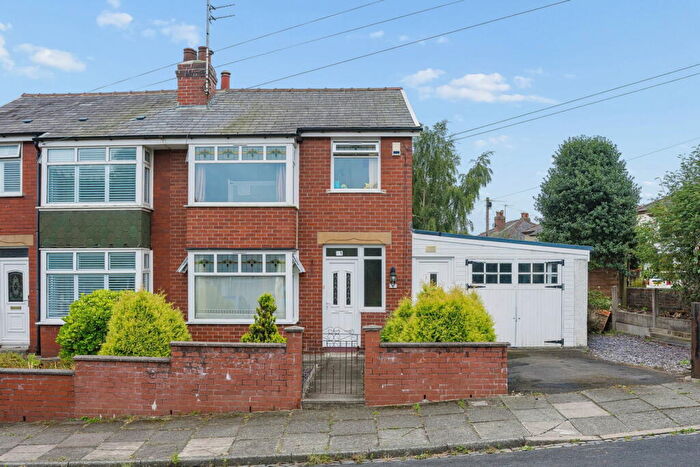 3 Bedroom Semi-Detached House For Sale In Kingsley Street, Bury, BL8