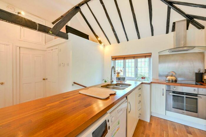 2 Bedroom Flat To Rent In Foxhills Road, Ottershaw, Chertsey, KT16