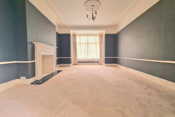 1 Bedroom Flat To Rent In Lower Camden, Chislehurst, BR7