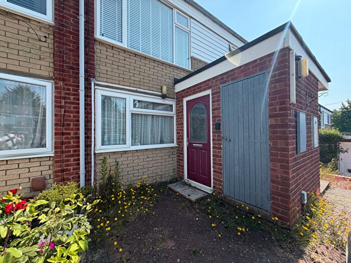 2 Bedroom Maisonette To Rent In Cowan Close, Rugby, CV22