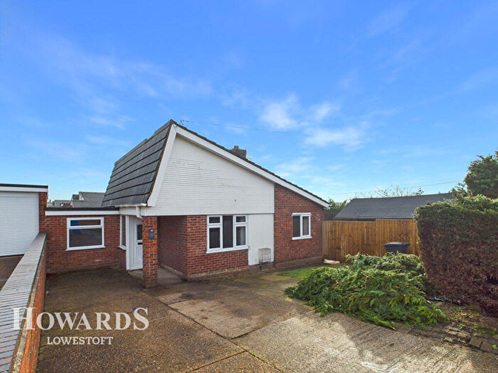 4 Bedroom Detached Bungalow For Sale In Pound Farm Drive, Lowestoft, NR32