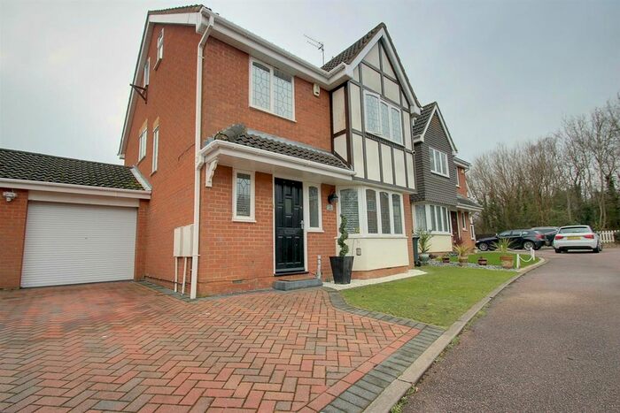 5 Bedroom Detached House To Rent In Mitchell Close, Abbots Langley, WD5