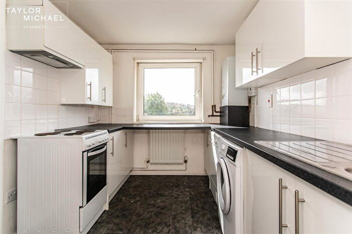 3 Bedroom Flat To Rent In Highbrook Close, Brighton, BN2