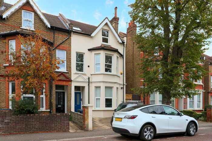 2 Bedroom Flat To Rent In Broughton Road, London, W13