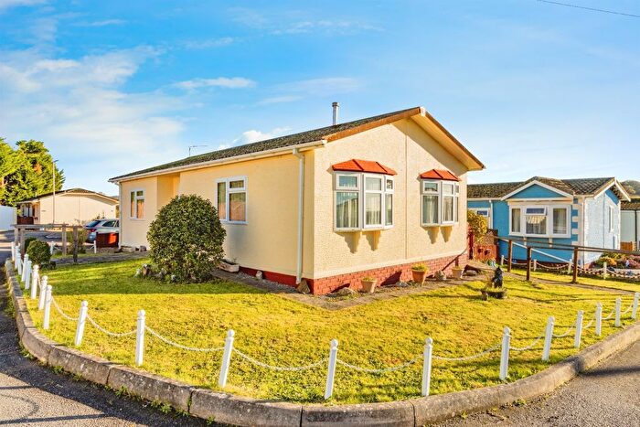 2 Bedroom Park Home For Sale In Buckingham Orchard, Chudleigh, Newton Abbot, TQ13