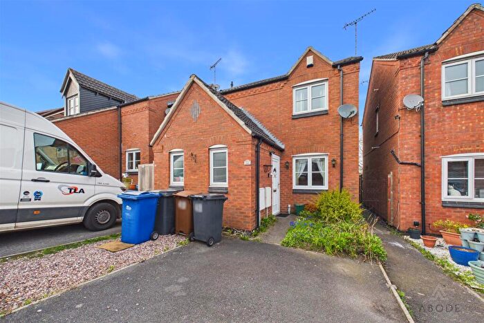 2 Bedroom Semi Detached House For Sale In Lark Rise, Uttoxeter, Staffordshire, ST14