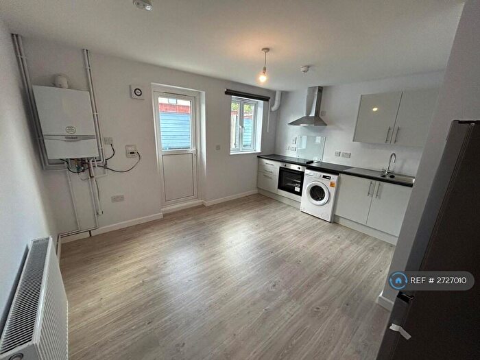 2 Bedroom Flat To Rent In Shield Retail Centre, Filton, Bristol, BS34