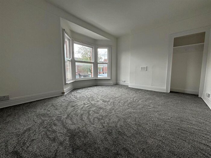 1 Bedroom Flat To Rent In Chanterlands Avenue, Hull, HU5