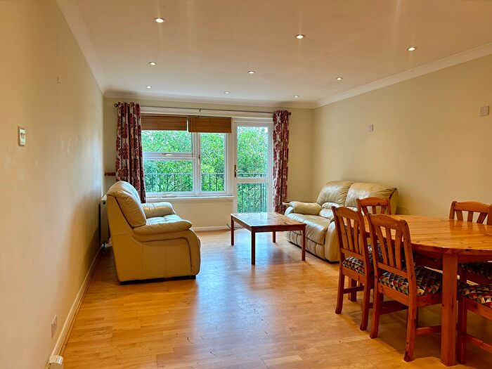 3 Bedroom Flat To Rent In Ridgway, London, SW19
