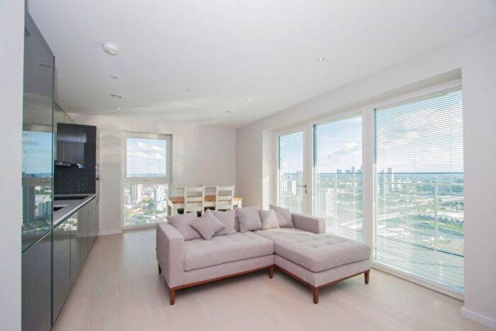 2 Bedroom Flat To Rent In Glasshouse Gardens, Stratford, London, E20