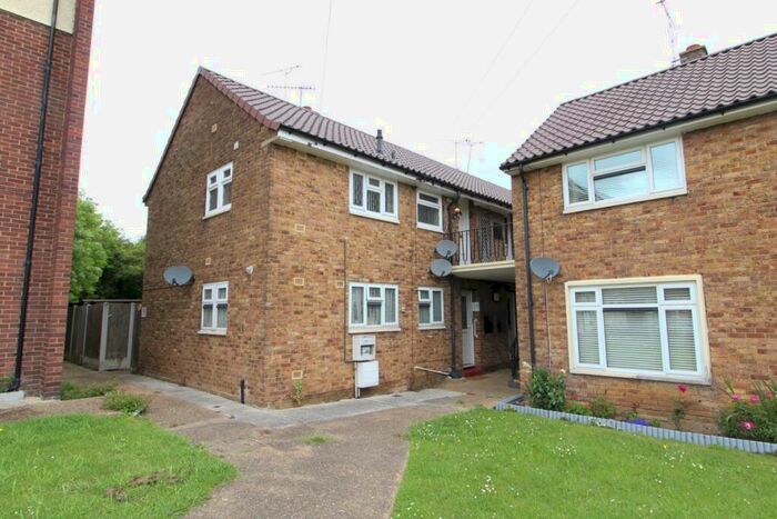 1 Bedroom Apartment To Rent In Wood Farm Close, Leigh-on-Sea, SS9