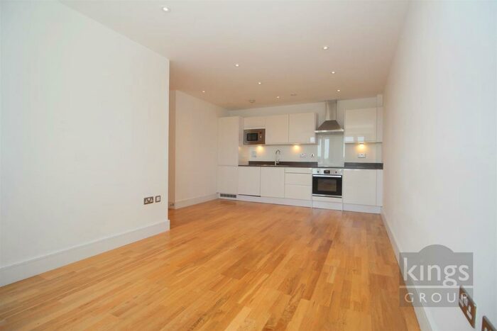 2 Bedroom Flat To Rent In Burlington House, Waltham Cross, EN8