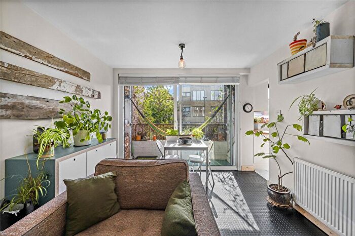 1 Bedroom Apartment For Sale In Barton Close, Peckham, London, SE15