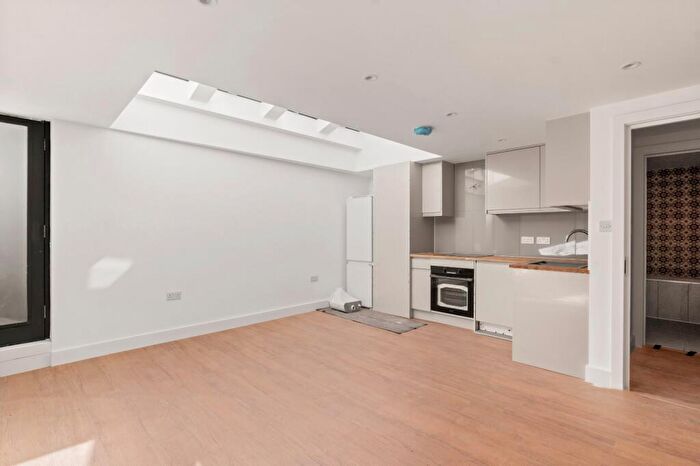 1 Bedroom Flat To Rent In Goswell Road, Angel, EC1V