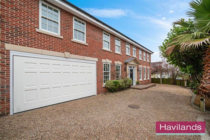 6 Bedroom Detached House To Rent In Downes Court, Winchmore Hill, N21