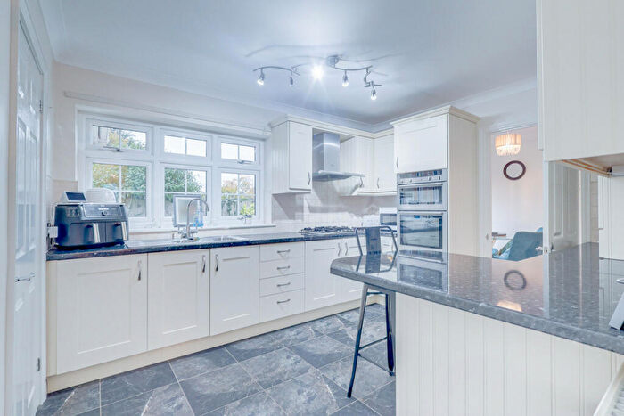 4 Bedroom Detached House For Sale In The Laurels, Rayleigh, SS6