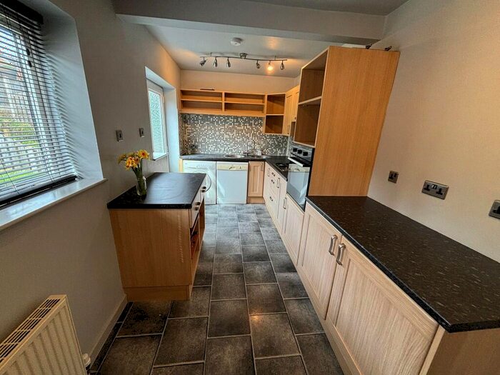 3 Bedroom Town House To Rent In Jardine Street, Sheffield, S9