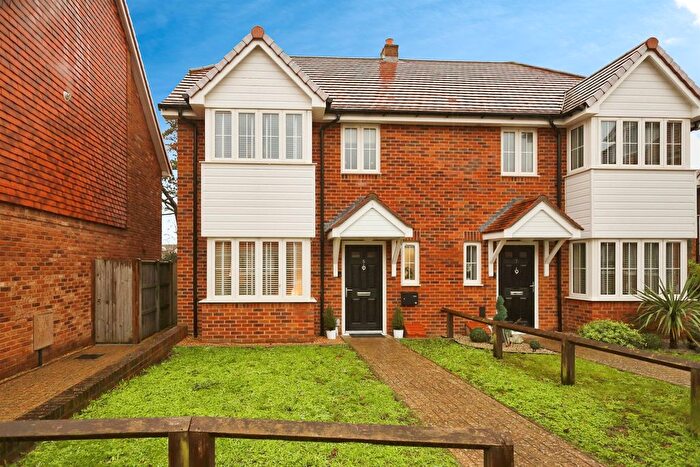 3 Bedroom Semi Detached House For Sale In Woodacres Way, Hailsham, BN27