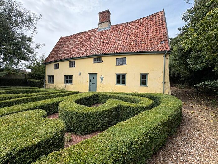 3 Bedroom Cottage For Sale In Crown Street, Banham, Norwich, Norfolk, NR16