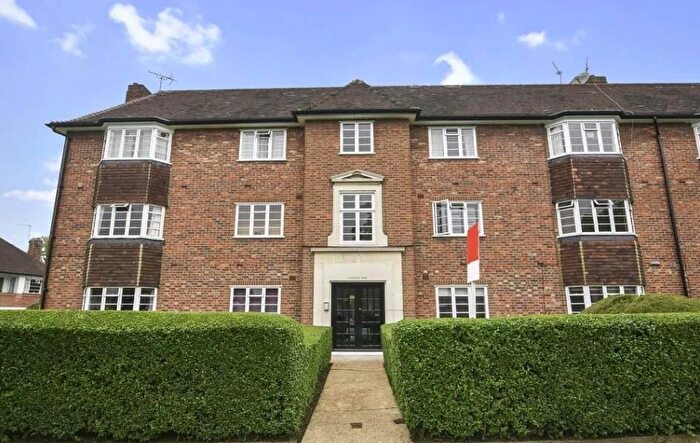 2 Bedroom Flat To Rent In Ossulton Way, London, N2