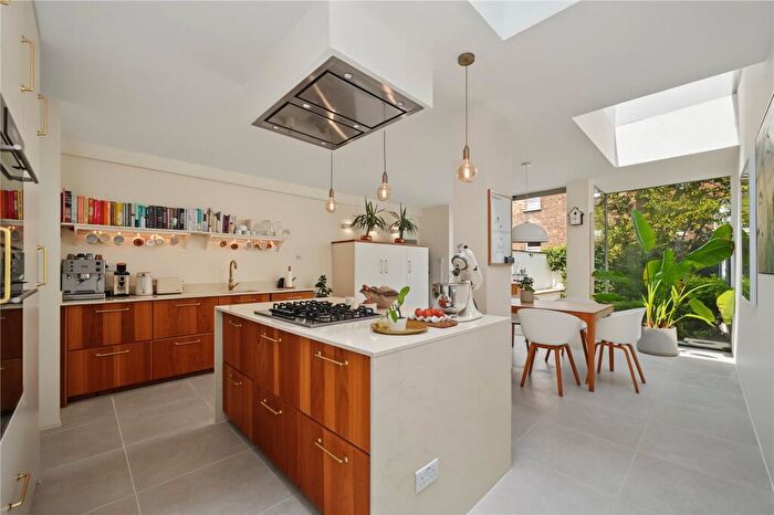 5 Bedroom Terraced House For Sale In Melgund Road, Highbury, London, N5
