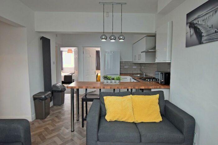 4 Bedroom Semi-Detached House To Rent In King Street, Beeston, NG9