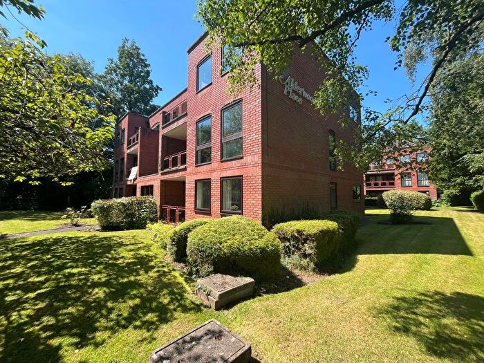 2 Bedroom Flat To Rent In Alderwood Place, Princes Way, Solihull, West Midlands, B91