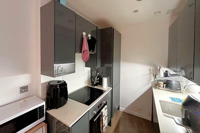 Apartment To Rent In Woking, GU21