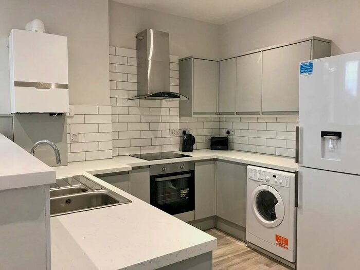 3 Bedroom Flat To Rent In Eversley Road, Sketty, Swansea, SA2