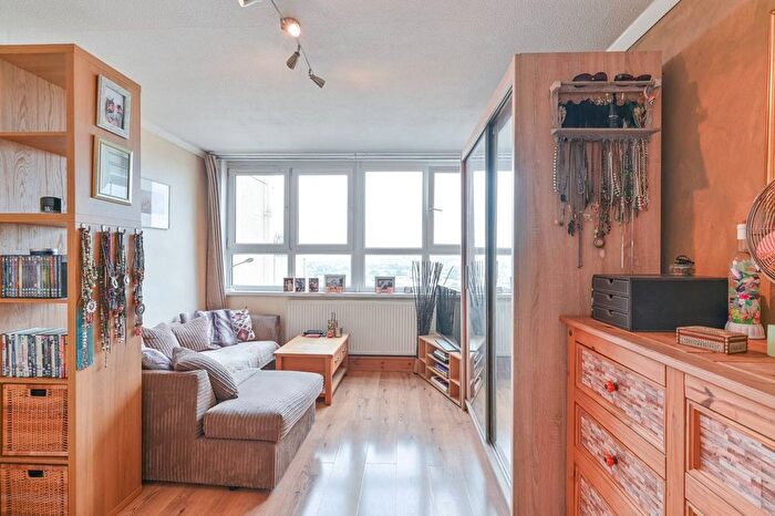 2 Bedroom Flat For Sale In Grantham Road, Stockwell, London, SW9