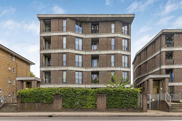 2 Bedroom Flat For Sale In Seven Sisters Road, London, N4