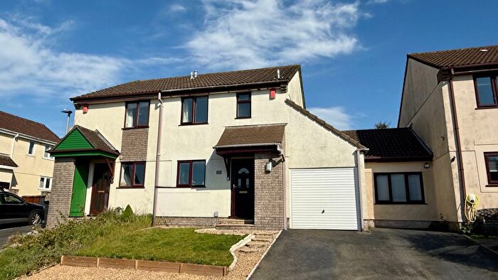 3 Bedroom Semi-Detached House For Sale In Hazeldene Close, Lee Mill Bridge, PL21