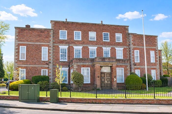 2 Bedroom Flat For Sale In Balderton Gate, Newark, NG24