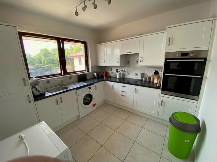 3 Bedroom Flat To Rent In Logie Green Road, Edinburgh EH7