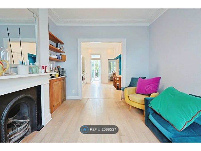3 Bedroom Maisonette To Rent In Ifield Road, London, SW10