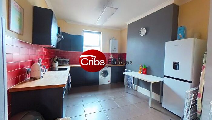 3 Bedroom Flat To Rent In Hamilton Road, SW19