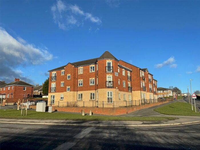 2 Bedroom Flat To Rent In Windsor Court, Shaw Cross, Dewsbury, WF12
