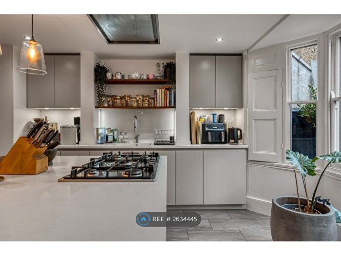 4 Bedroom Terraced House To Rent In Tomlins Grove, London, E3