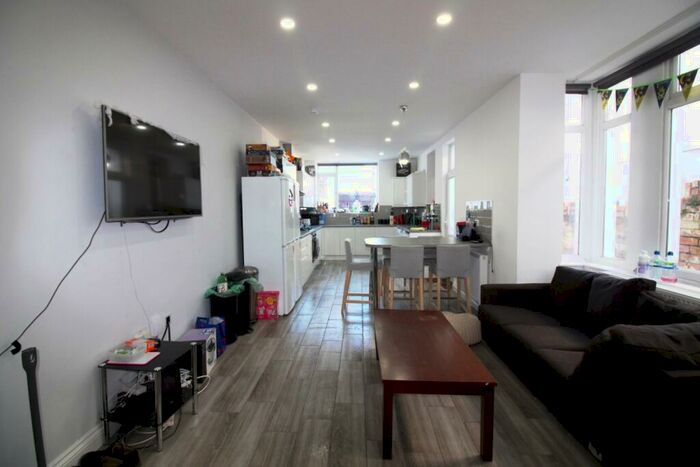 5 Bedroom Terraced House To Rent In Allensbank Road, Heath, CF14