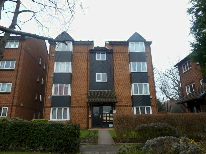 Studio To Rent In Saxon Close, Surbiton, KT6