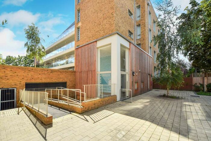 1 Bedroom Apartment To Rent In Kidwells Close, SL6