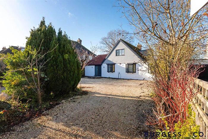 4 Bedroom Chalet For Sale In Peartree Lane, Bexhill-On-Sea, TN39