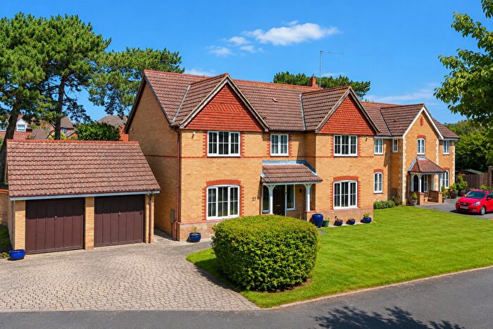 5 Bedroom Detached House For Sale In Honeysuckle Way, Abington Vale, Northampton, NN3
