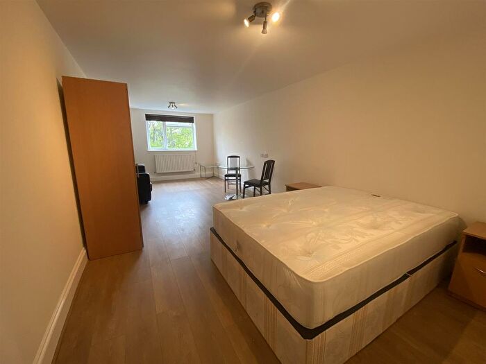 Studio To Rent In Bunns Lane, Mill Hill, London, NW7