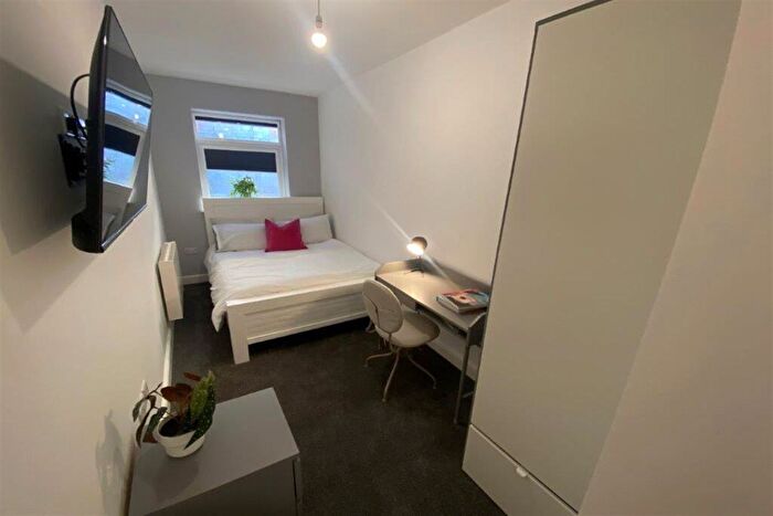 5 Bedroom Apartment To Rent In High Road, Beeston, NG9