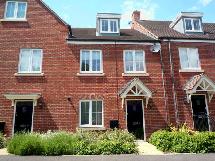 5 Bedroom Terraced House To Rent In Saffron Close, Banbury, Oxon, OX16