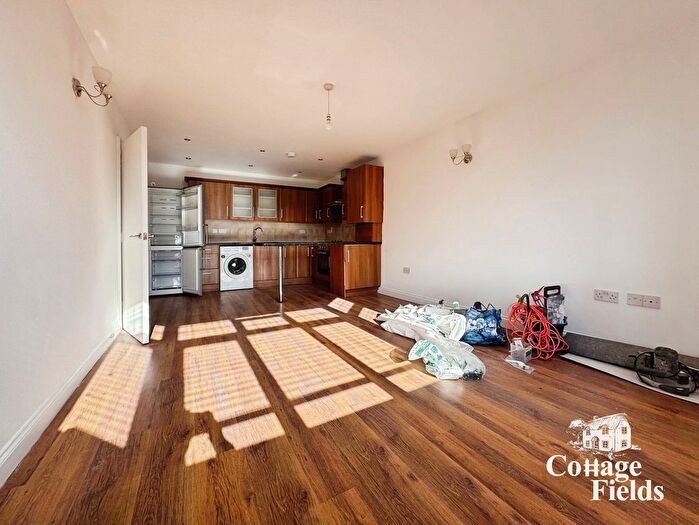 3 Bedroom Flat To Rent In Southbury Road, Enfield, EN1