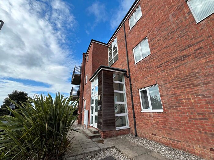 2 Bedroom Flat To Rent In Swarcliffe Approach, Leeds, LS14