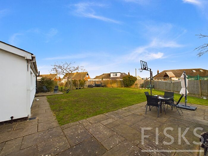 4 Bedroom Detached House For Sale In Hawkesbury Close, Canvey Island, SS8